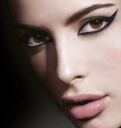 Maybelline Lasting Drama 24H Eyeliner - 4 Crushed Emerald 16 Maybelline Lasting Drama 24H Eyeliner - 4 Crushed Emerald -Modecosmetica 1136x1200