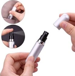 MaxedMore Navulbare Parfumverstuiver 5ml Rood/Licht Roze/ Oranje/Groen/ Blauw/ Grijs - 65 Keer Spraybare Parfum Verstuiver - Hervulbaar Tasverstuiver Voor Parfum - Meeneem Mini Geur Flesje Voor Op Reis - Lipstick Formaat Navulbaar Parfumflesje -Modecosmetica 1187x1200