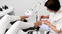 SUNfeet UV Lamp Op Statief - Lamp Voor Gelnagels 80W - LED Lamp Nagels - Gellak Lamp - Nageldroger - Wit -Modecosmetica 1200x674 1