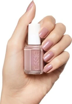 Essie 40 Demeure Vixen - Lila Taupe - Nagellak -Modecosmetica 836x1200 2