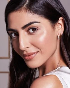 Max Factor Radiant Lift FD - 77 Golden Tan -Modecosmetica 960x1200 2