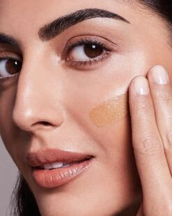 Max Factor Radiant Lift FD - 77 Golden Tan -Modecosmetica 960x1200 3